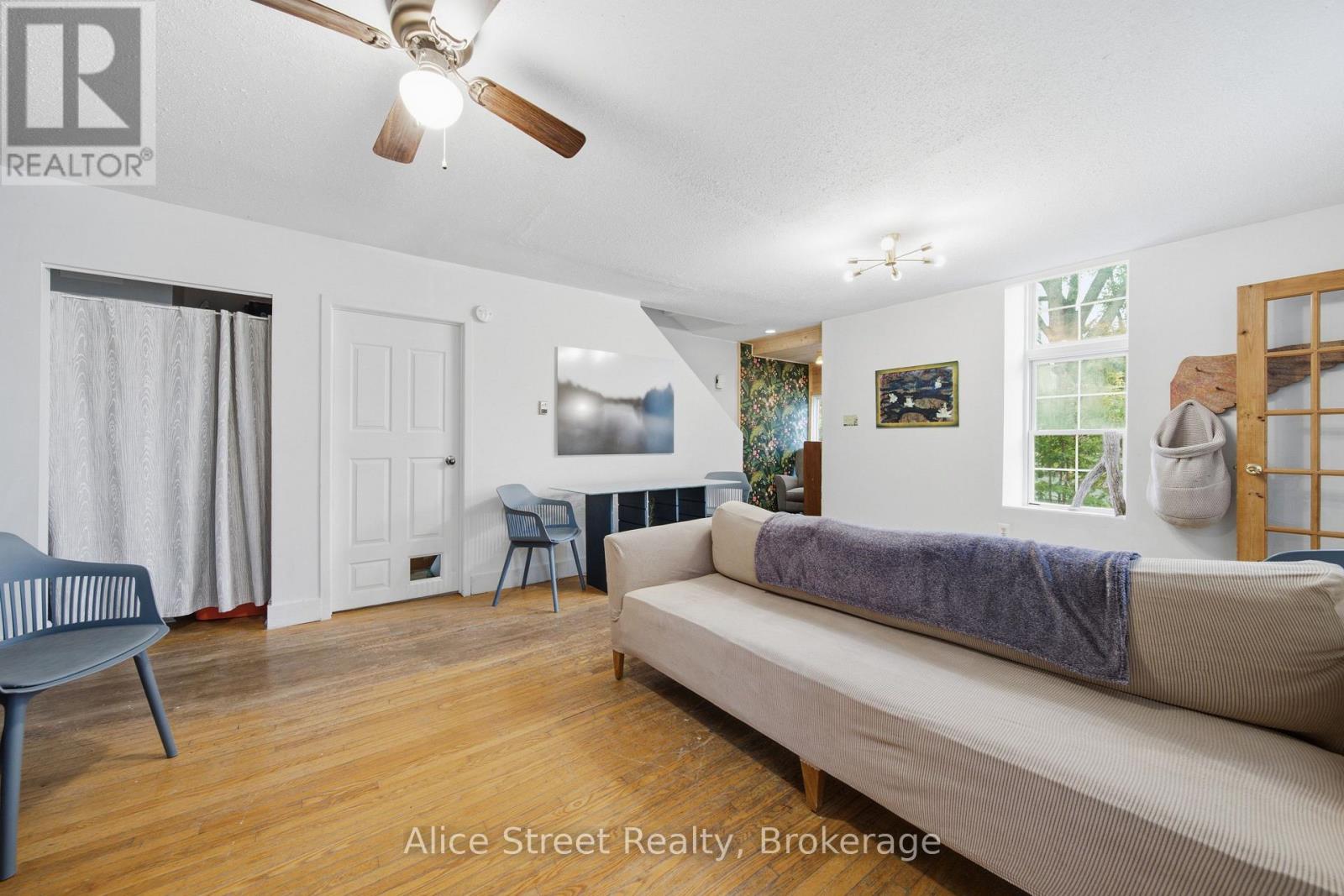39 Arthur Street N Property Photo 13