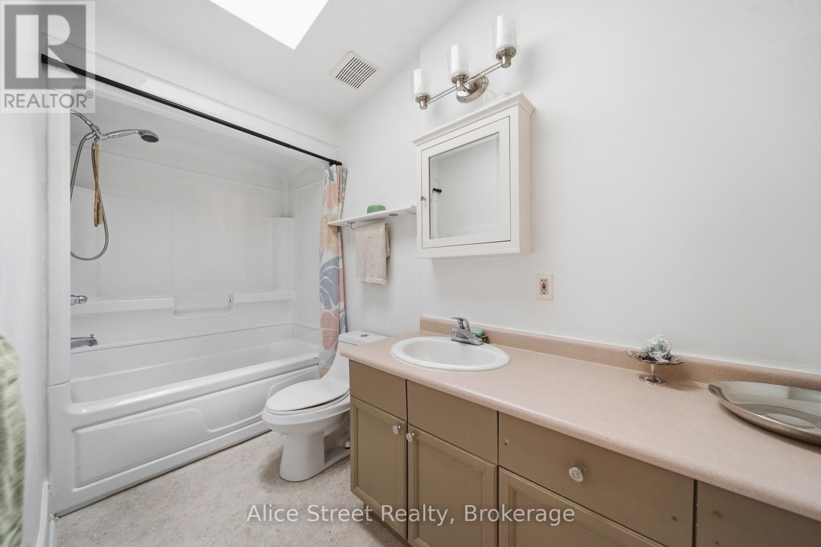 39 Arthur Street N Property Photo 19