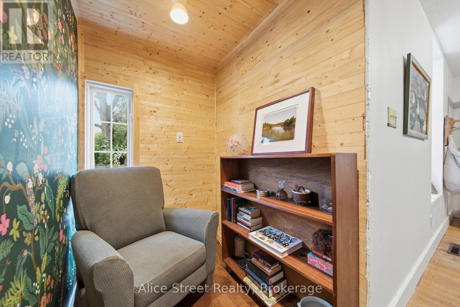 39 Arthur Street N Property Photo 20