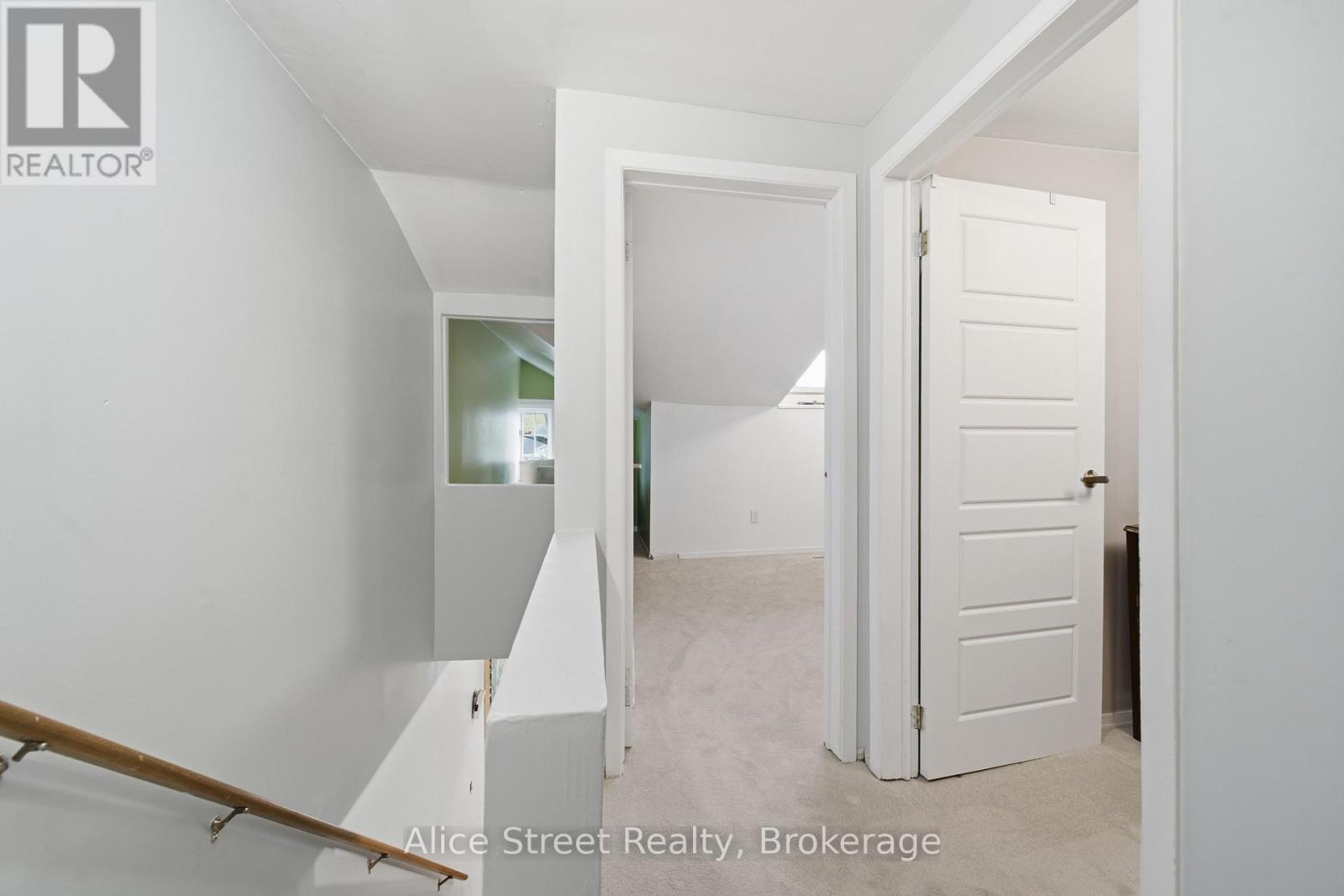 39 Arthur Street N Property Photo 22