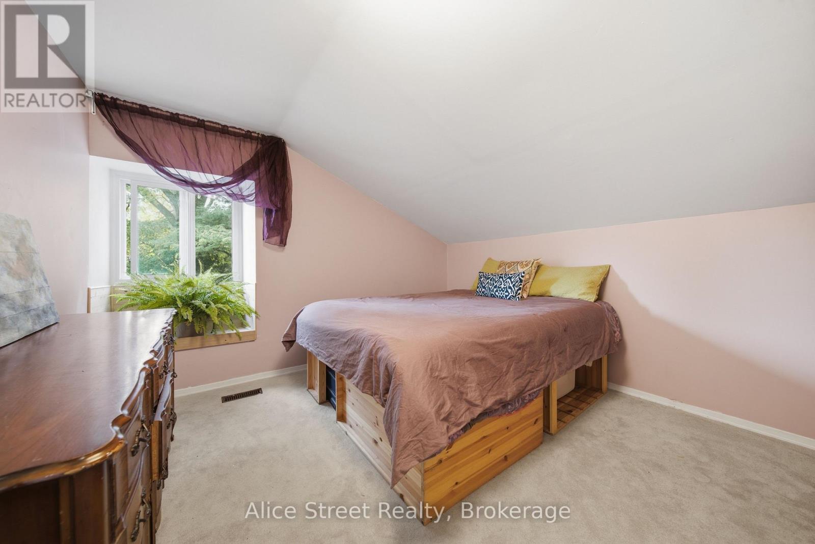 39 Arthur Street N Property Photo 23