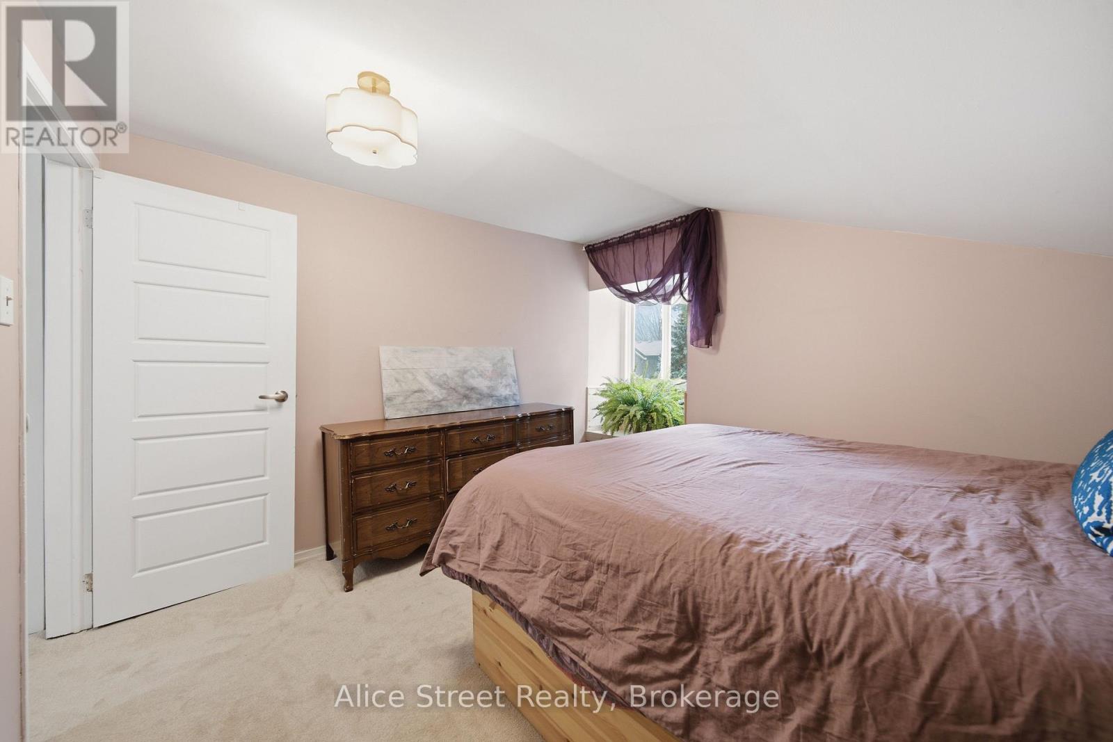39 Arthur Street N Property Photo 24