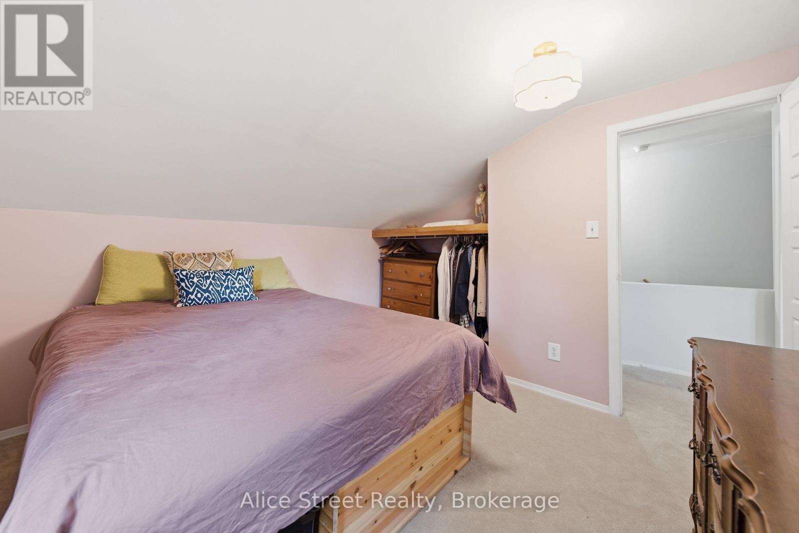 39 Arthur Street N Property Photo 25