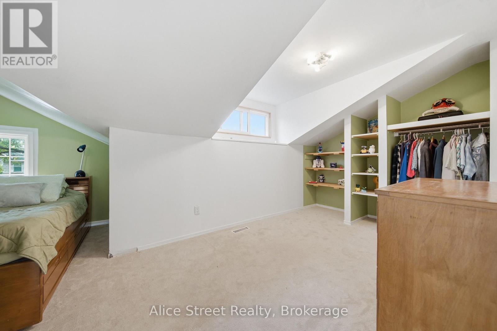 39 Arthur Street N Property Photo 26