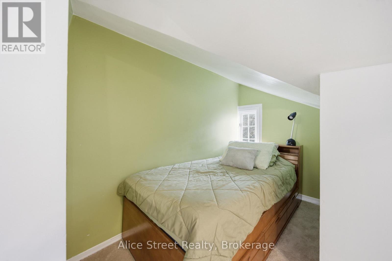 39 Arthur Street N Property Photo 28