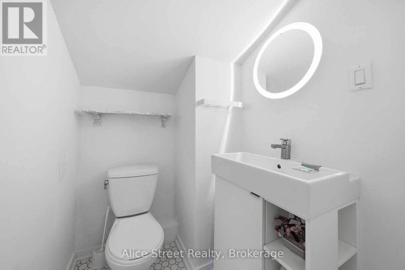 39 Arthur Street N Property Photo 29