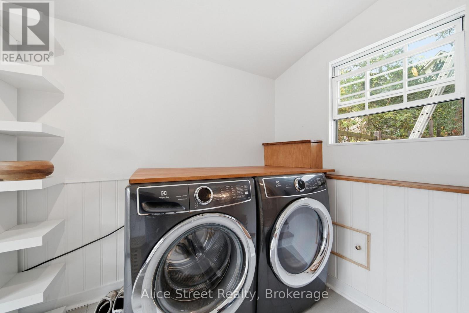 39 Arthur Street N Property Photo 30