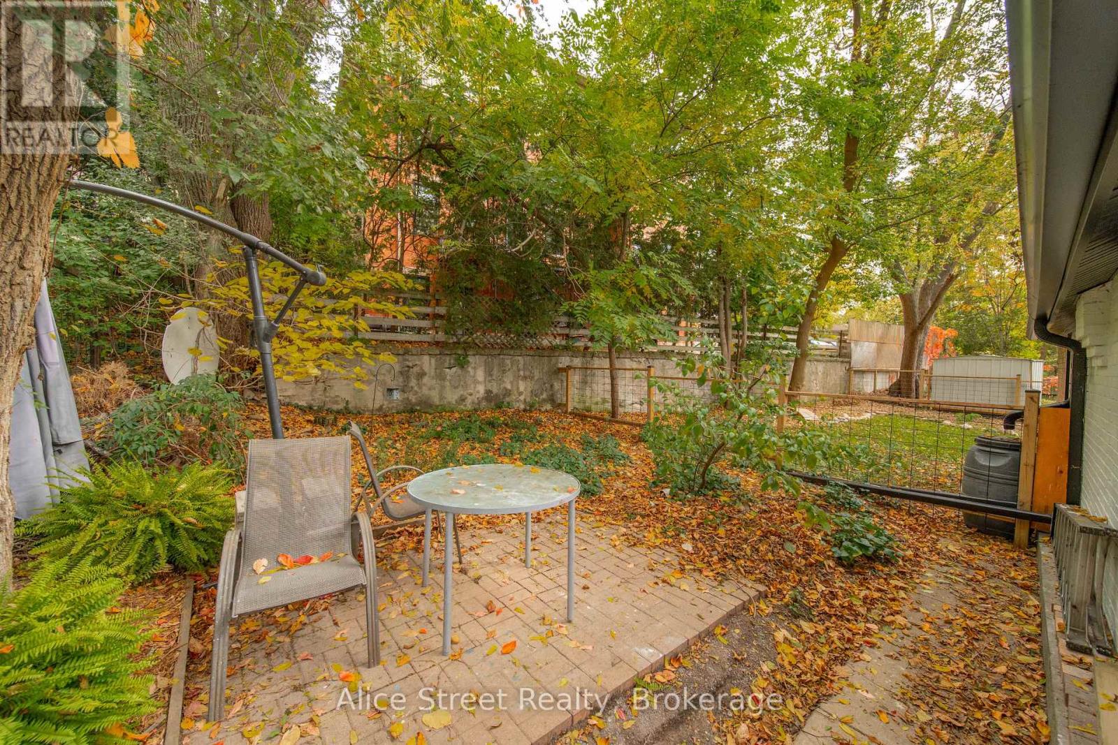 39 Arthur Street N Property Photo 32