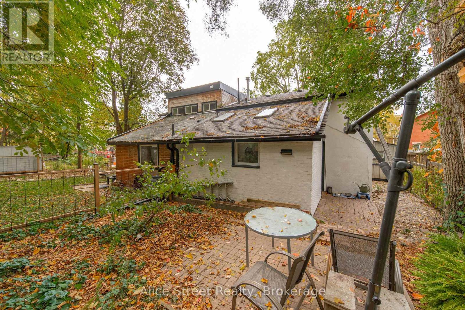 39 Arthur Street N Property Photo 34