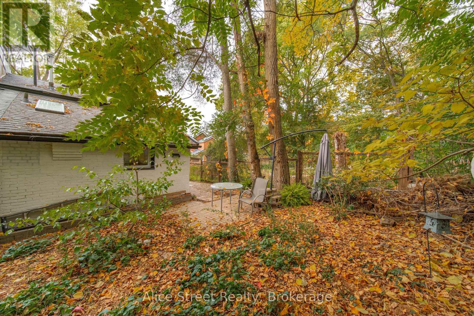 39 Arthur Street N Property Photo 35