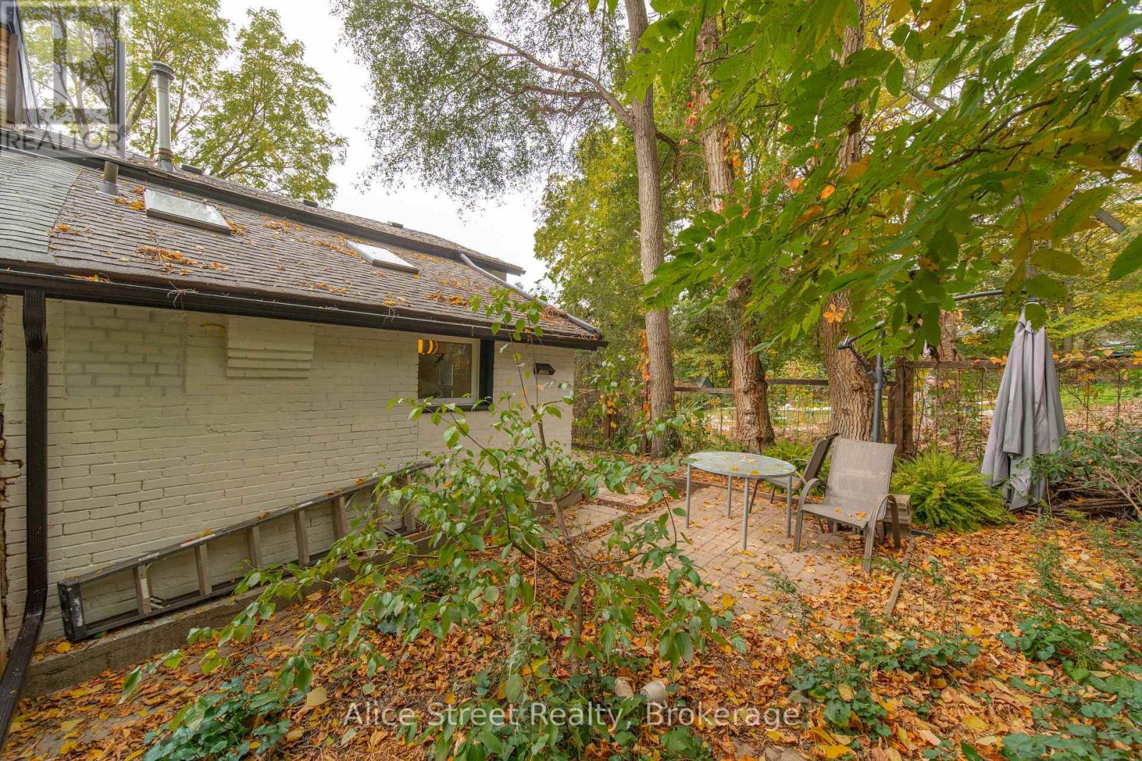 39 Arthur Street N Property Photo 36