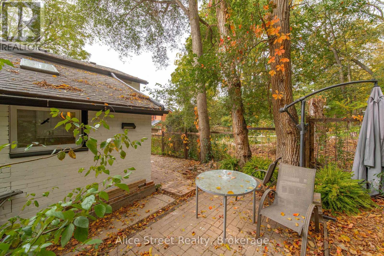 39 Arthur Street N Property Photo 37
