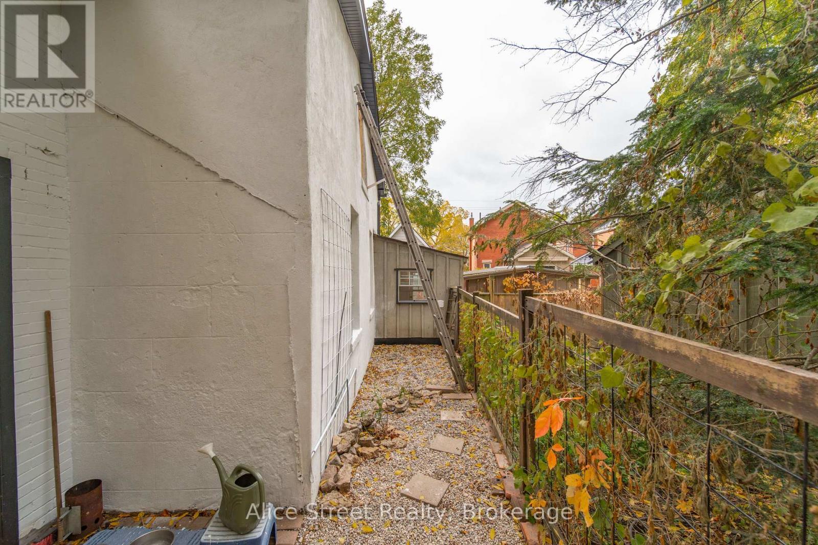 39 Arthur Street N Property Photo 39