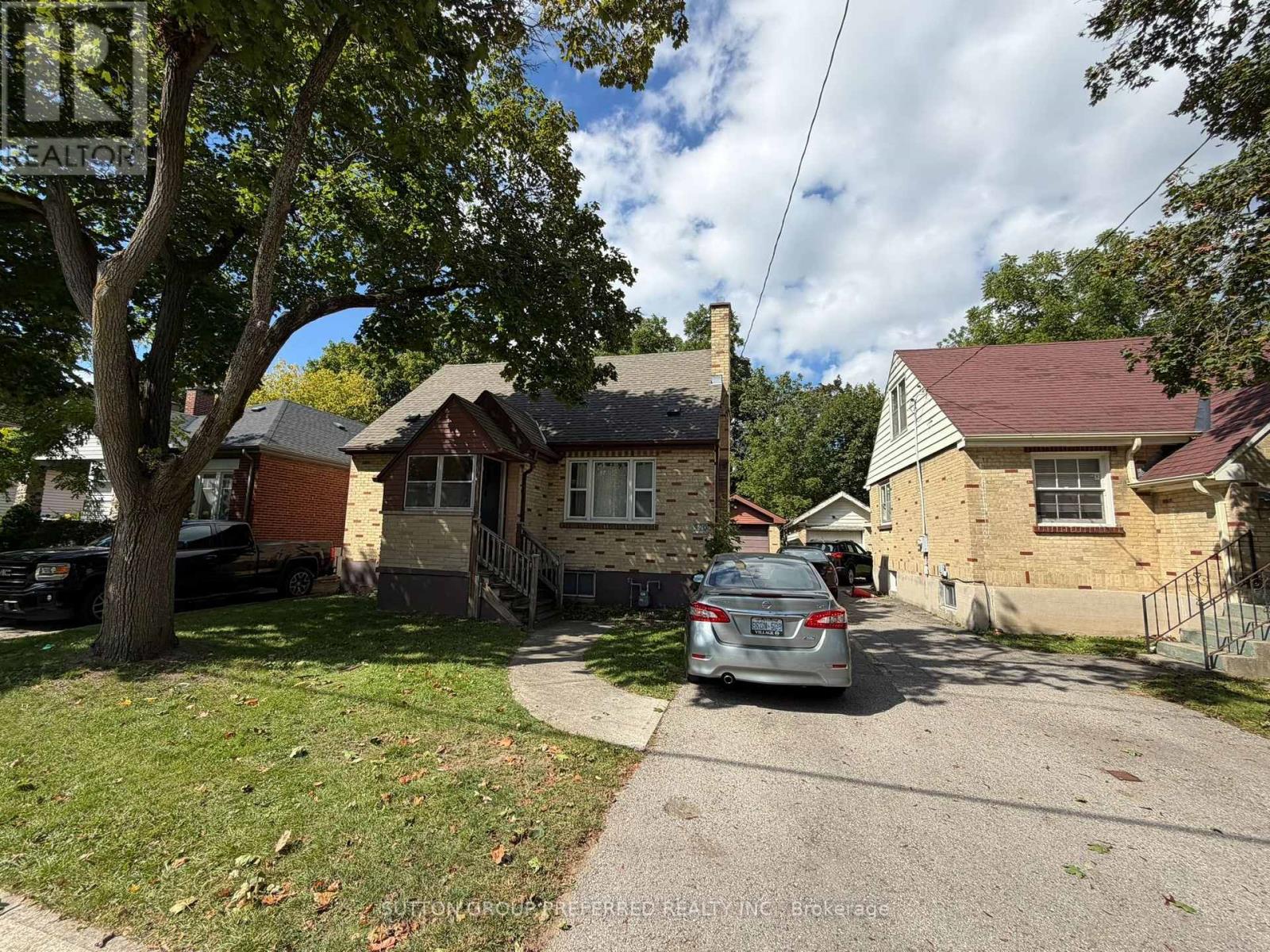 220 Bernard Avenue Property Photo 1