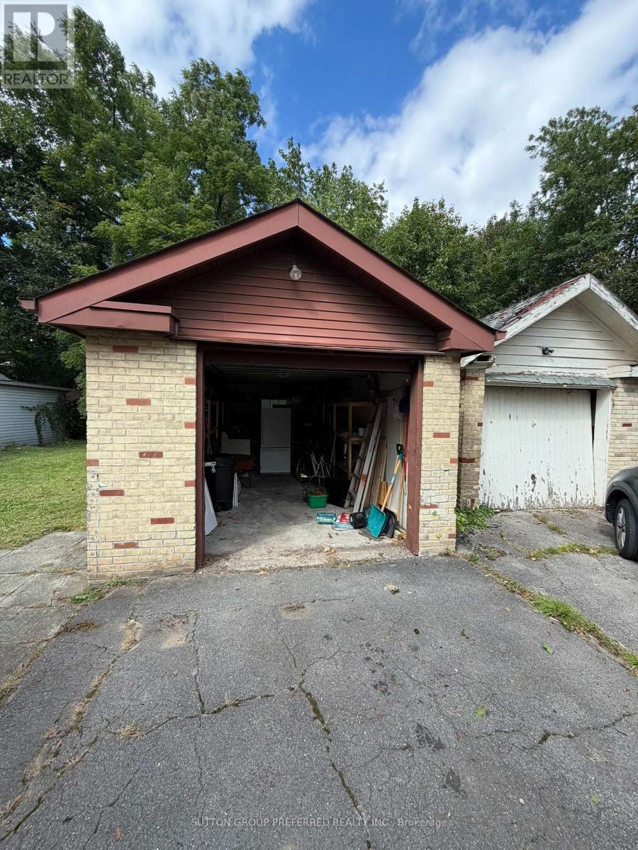 220 Bernard Avenue Property Photo 2