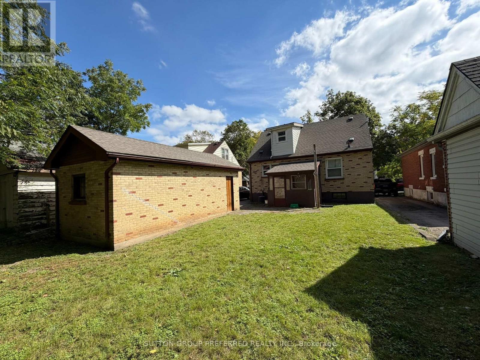 220 Bernard Avenue Property Photo 4