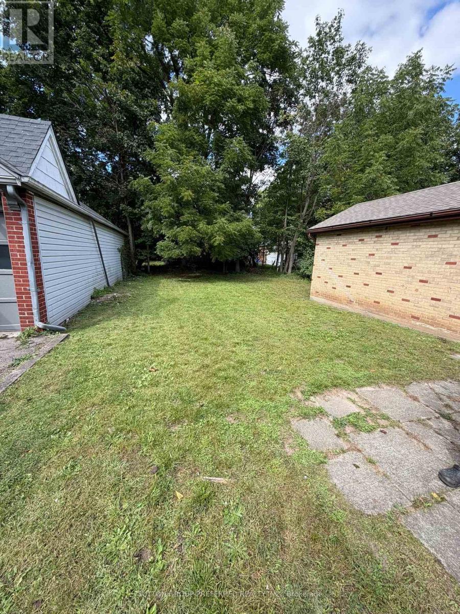 220 Bernard Avenue Property Photo 11