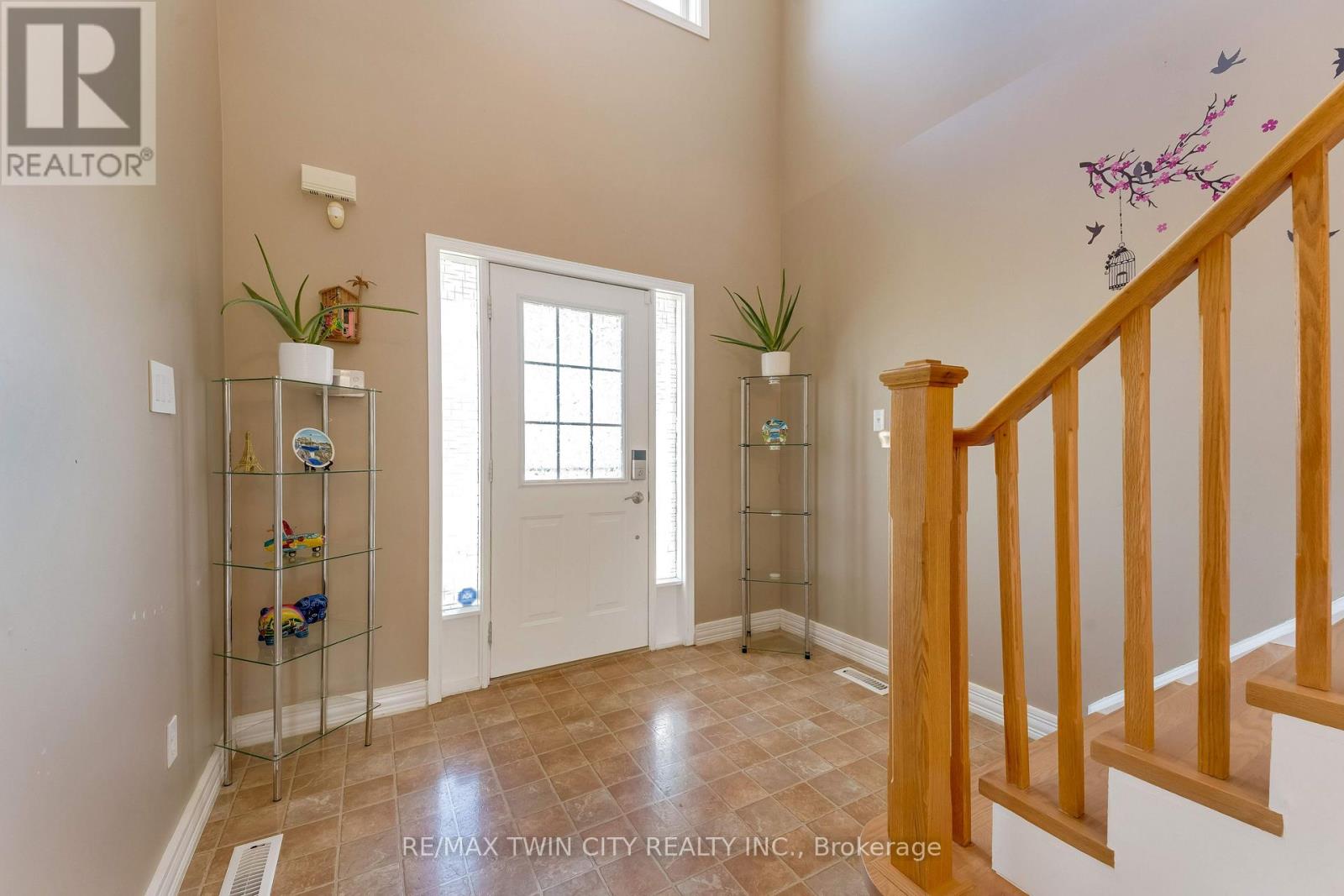 320 Brandenburg Place Property Photo 4