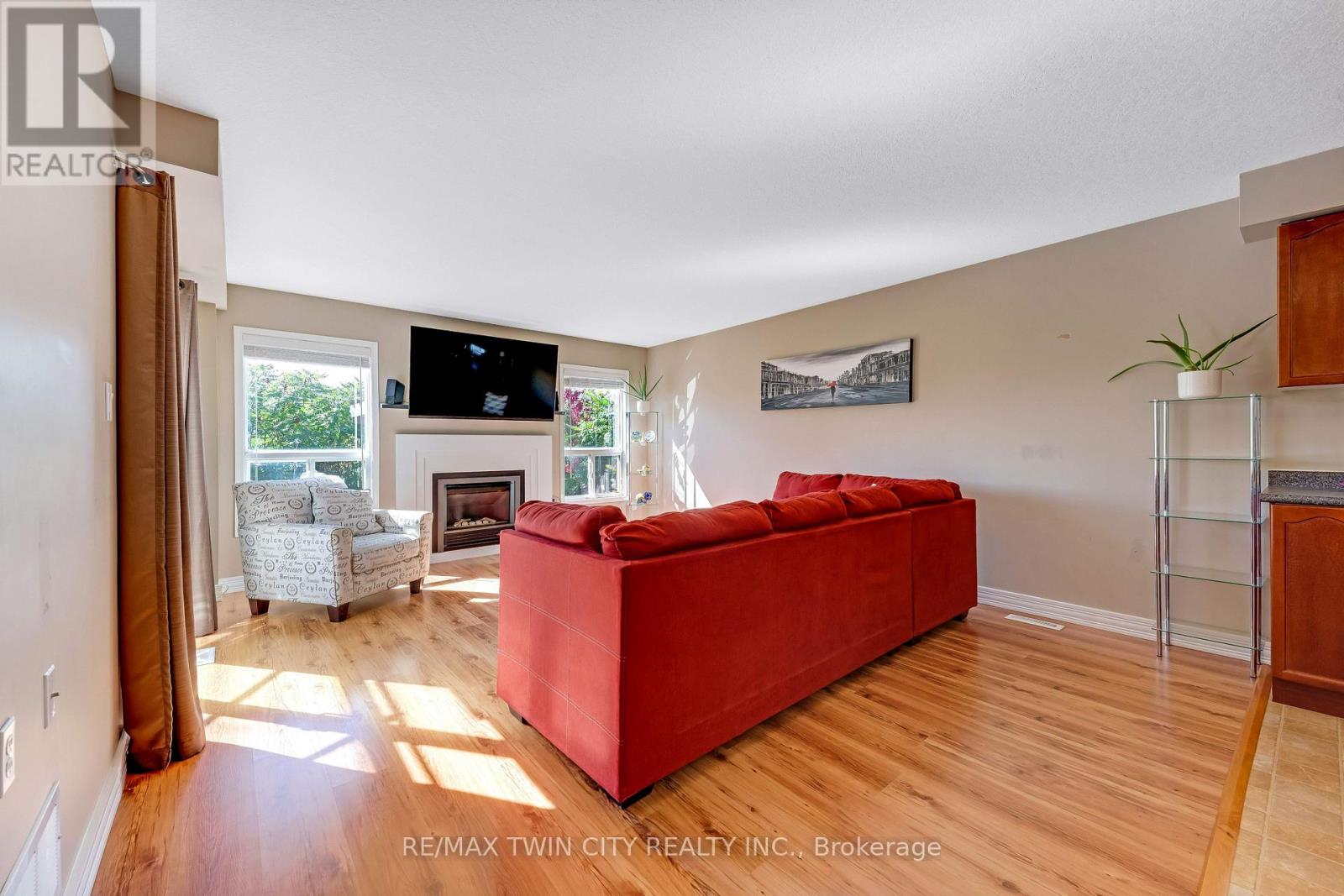 320 Brandenburg Place Property Photo 8