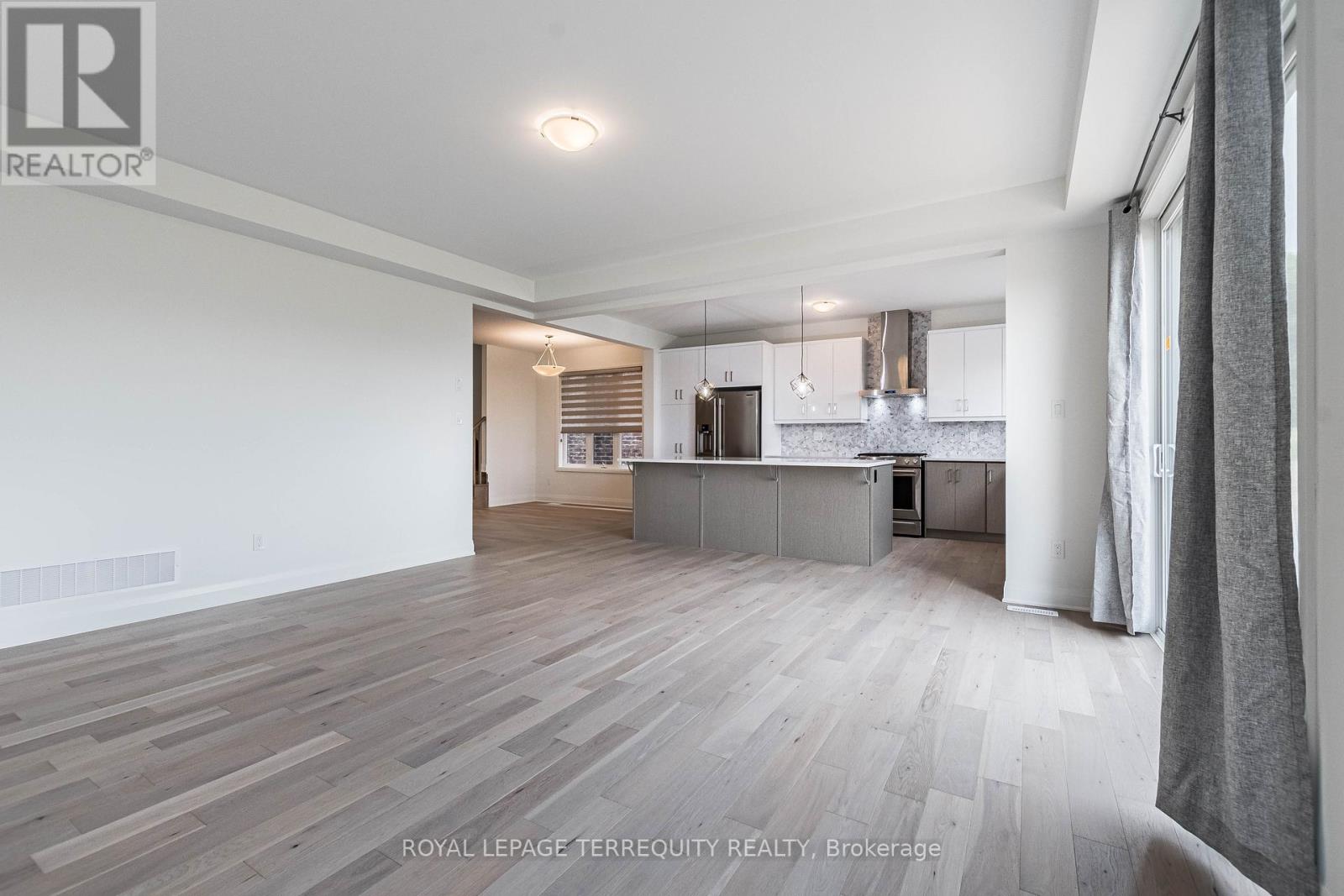 150 Forestwalk Street Property Photo 8