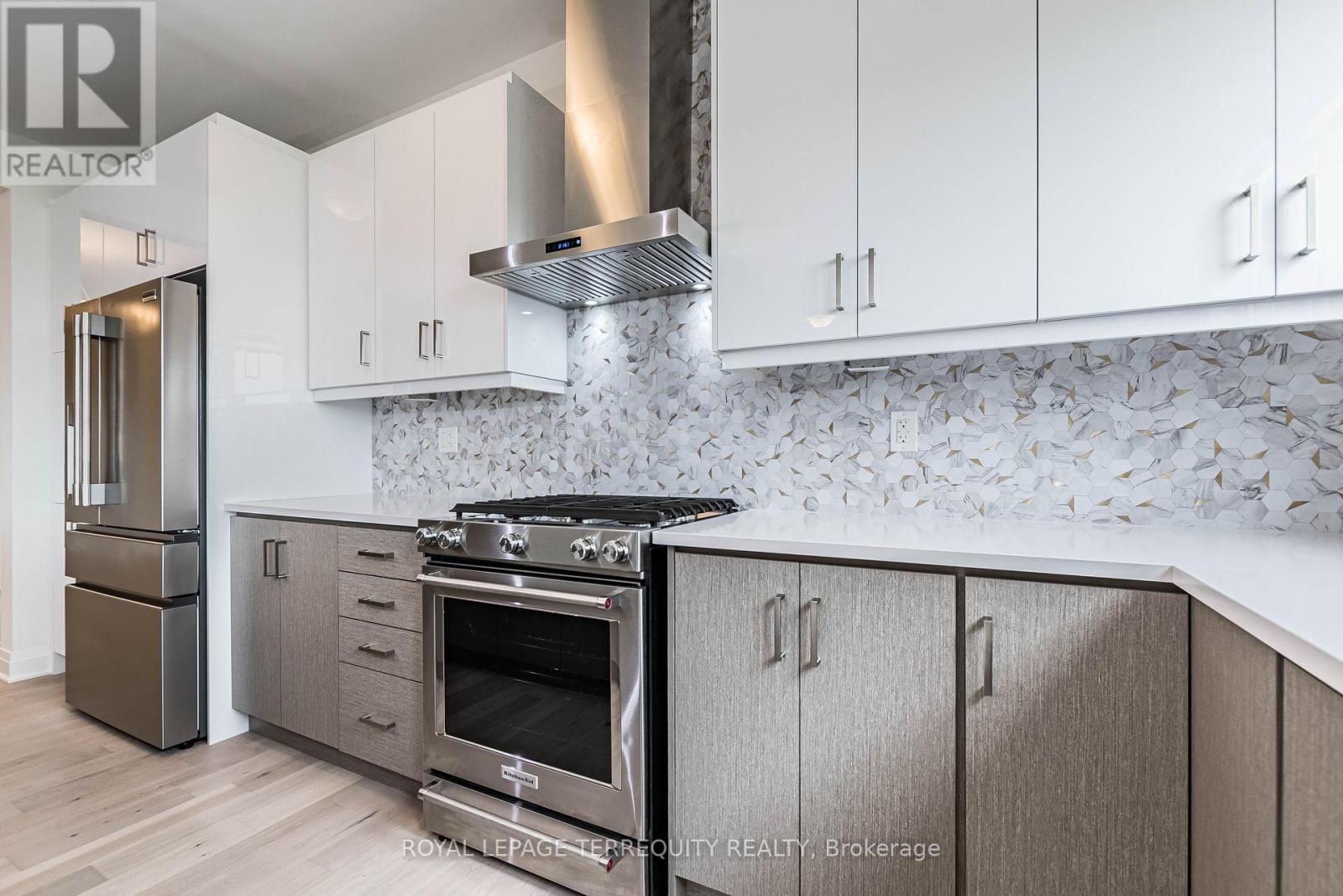 150 Forestwalk Street Property Photo 15