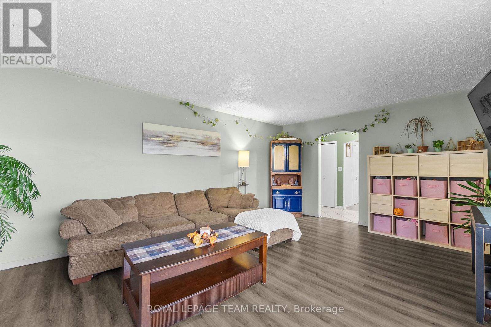 2380 Johnston Road Property Photo 8