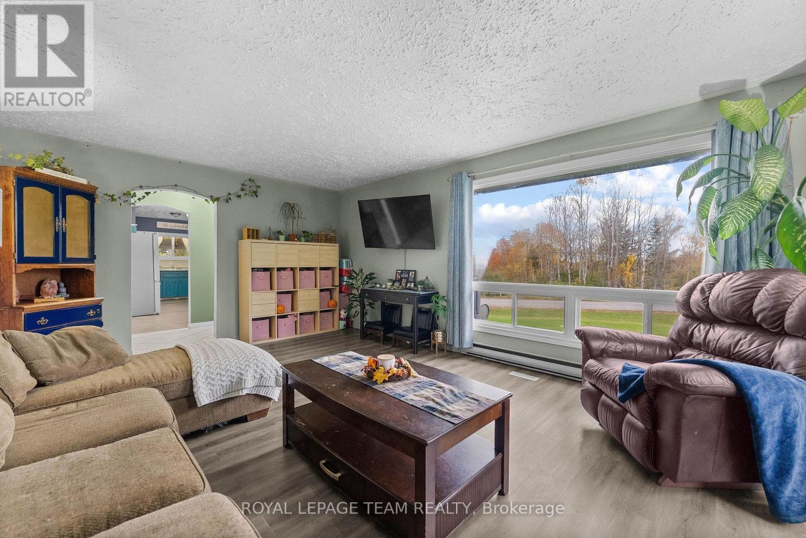 2380 Johnston Road Property Photo 10