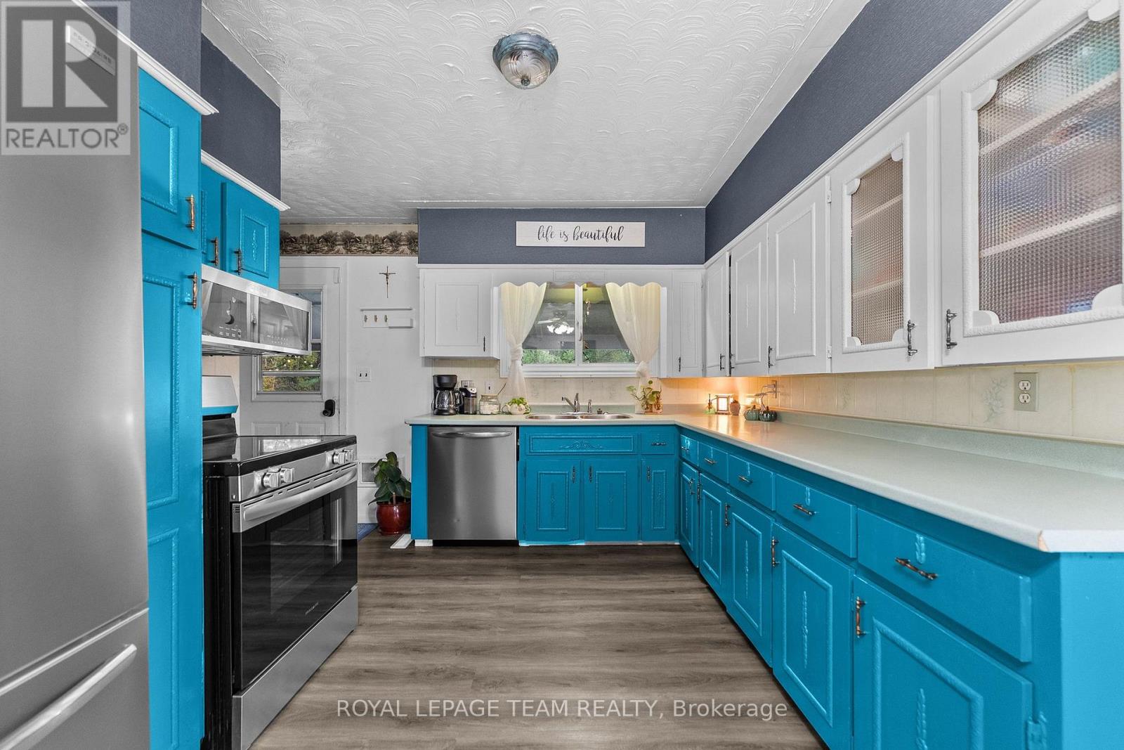 2380 Johnston Road Property Photo 13
