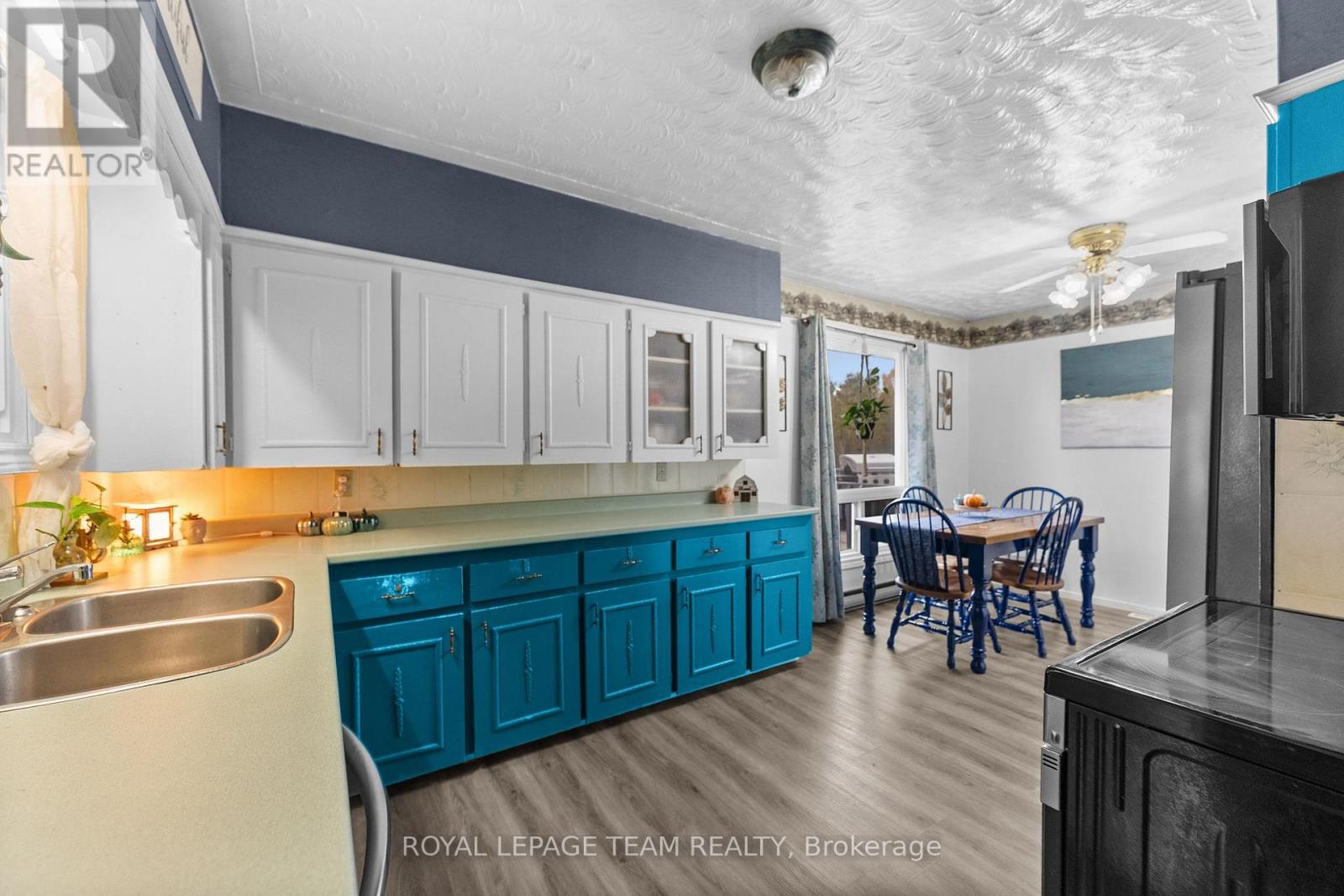 2380 Johnston Road Property Photo 14