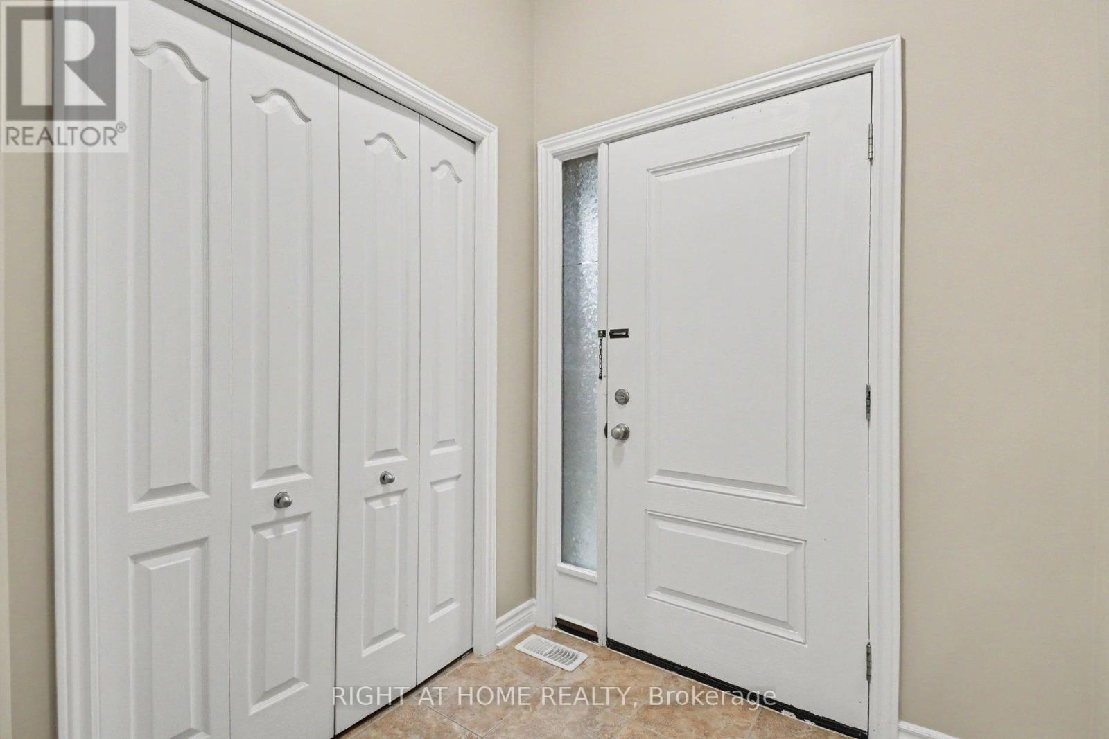 998 Bunchberry Way Property Photo 3