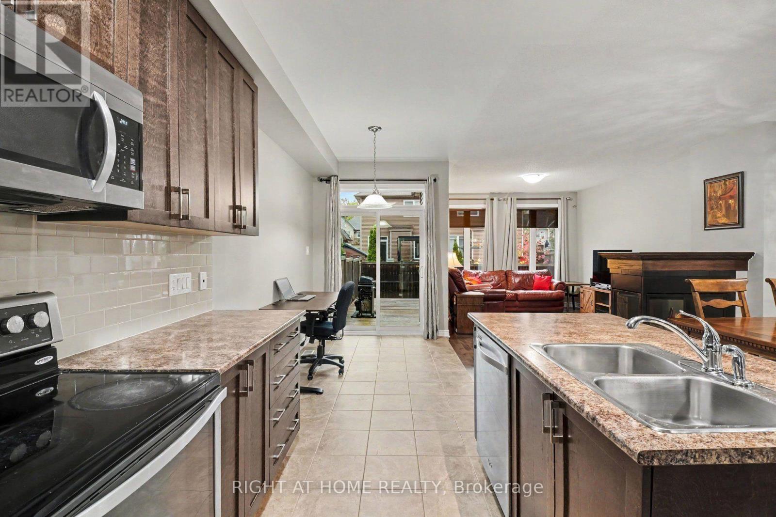 998 Bunchberry Way Property Photo 6