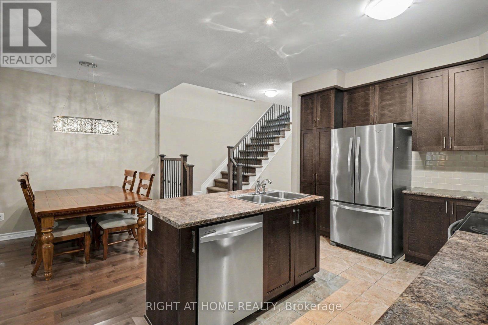 998 Bunchberry Way Property Photo 7
