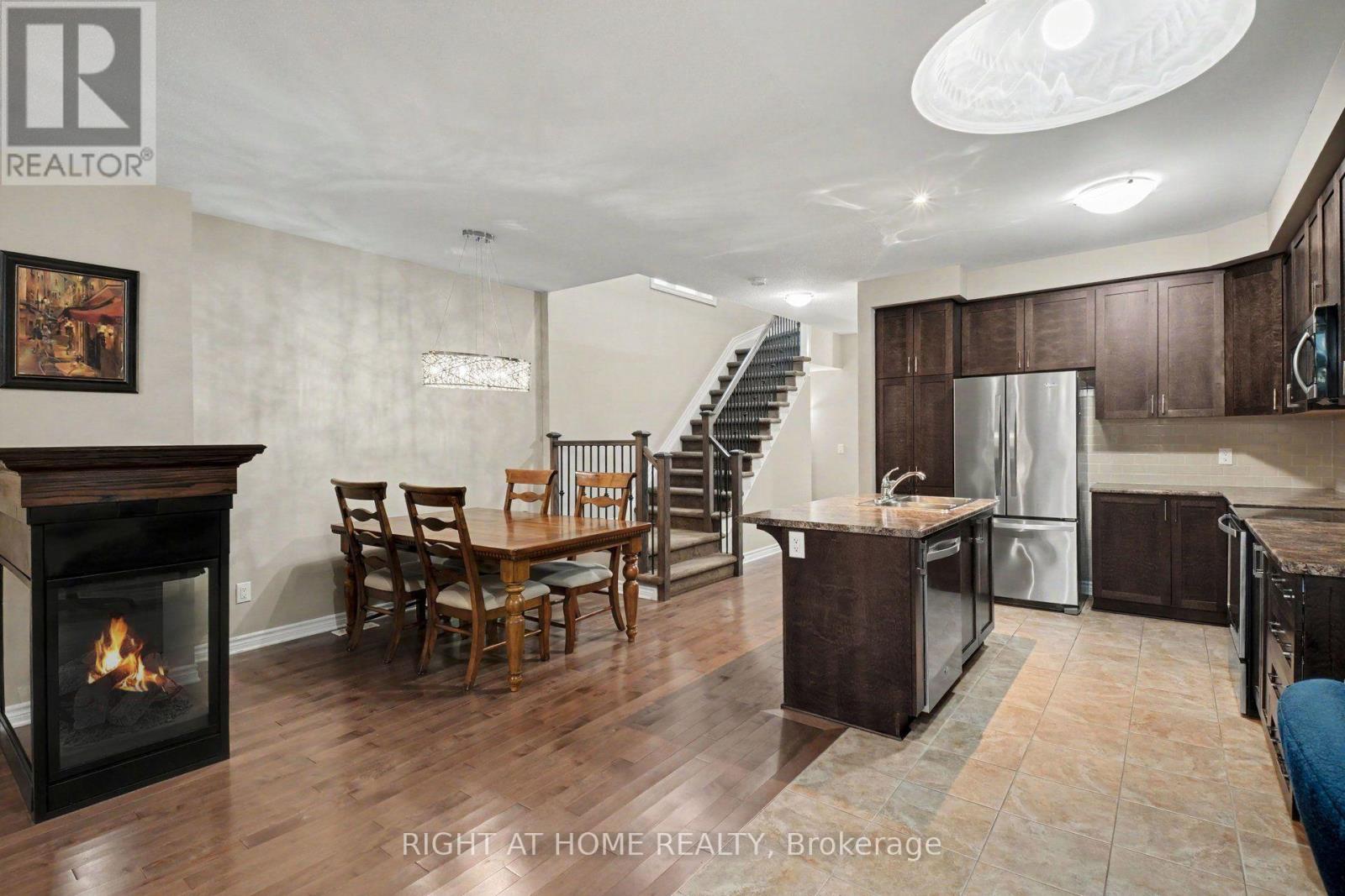 998 Bunchberry Way Property Photo 8