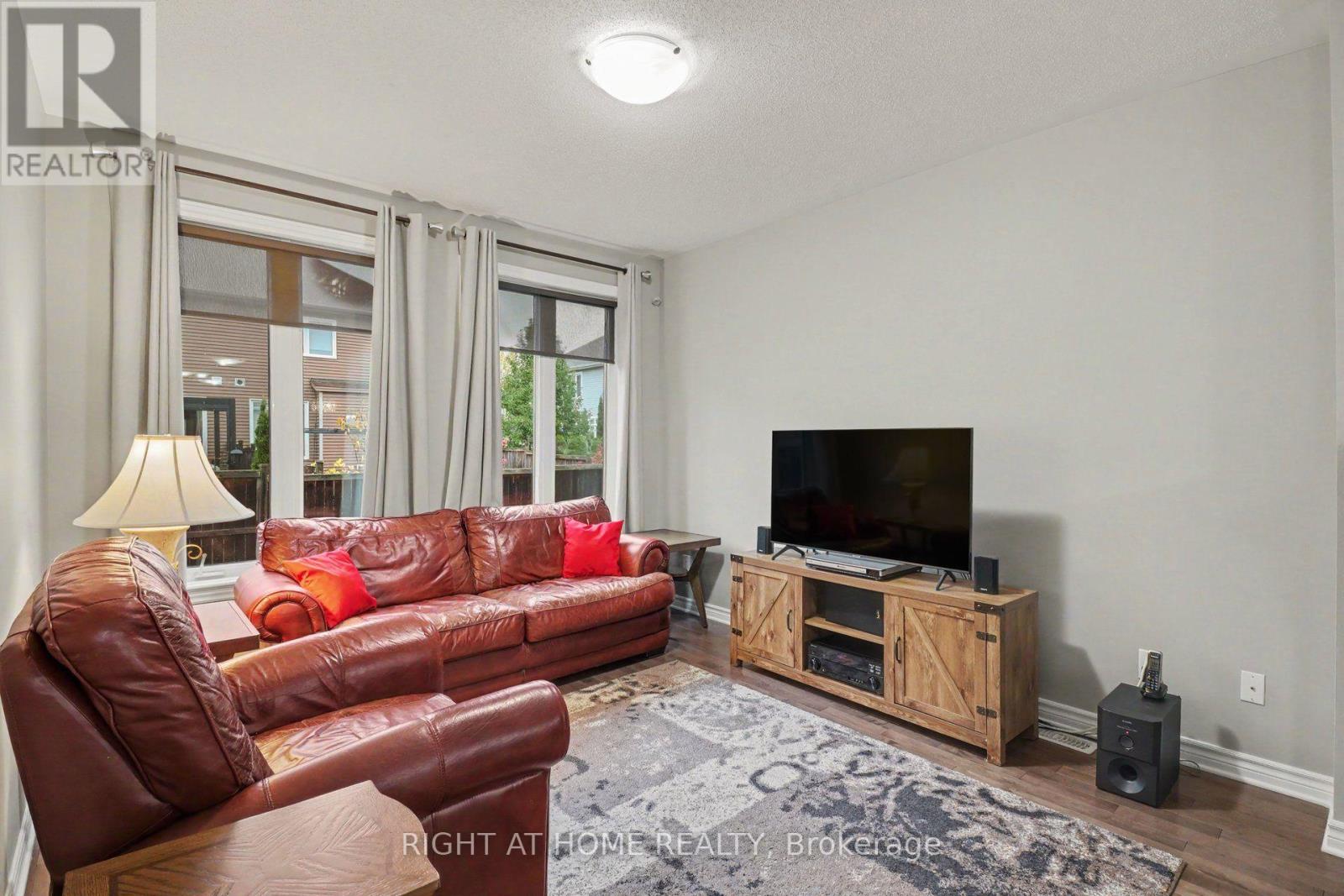 998 Bunchberry Way Property Photo 10