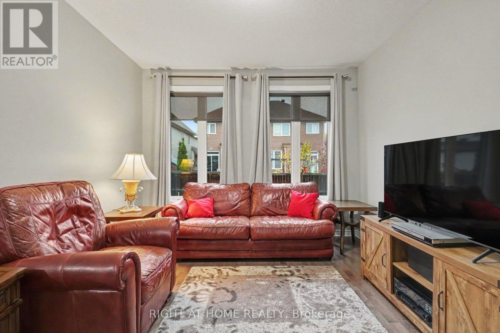 998 Bunchberry Way Property Photo 12