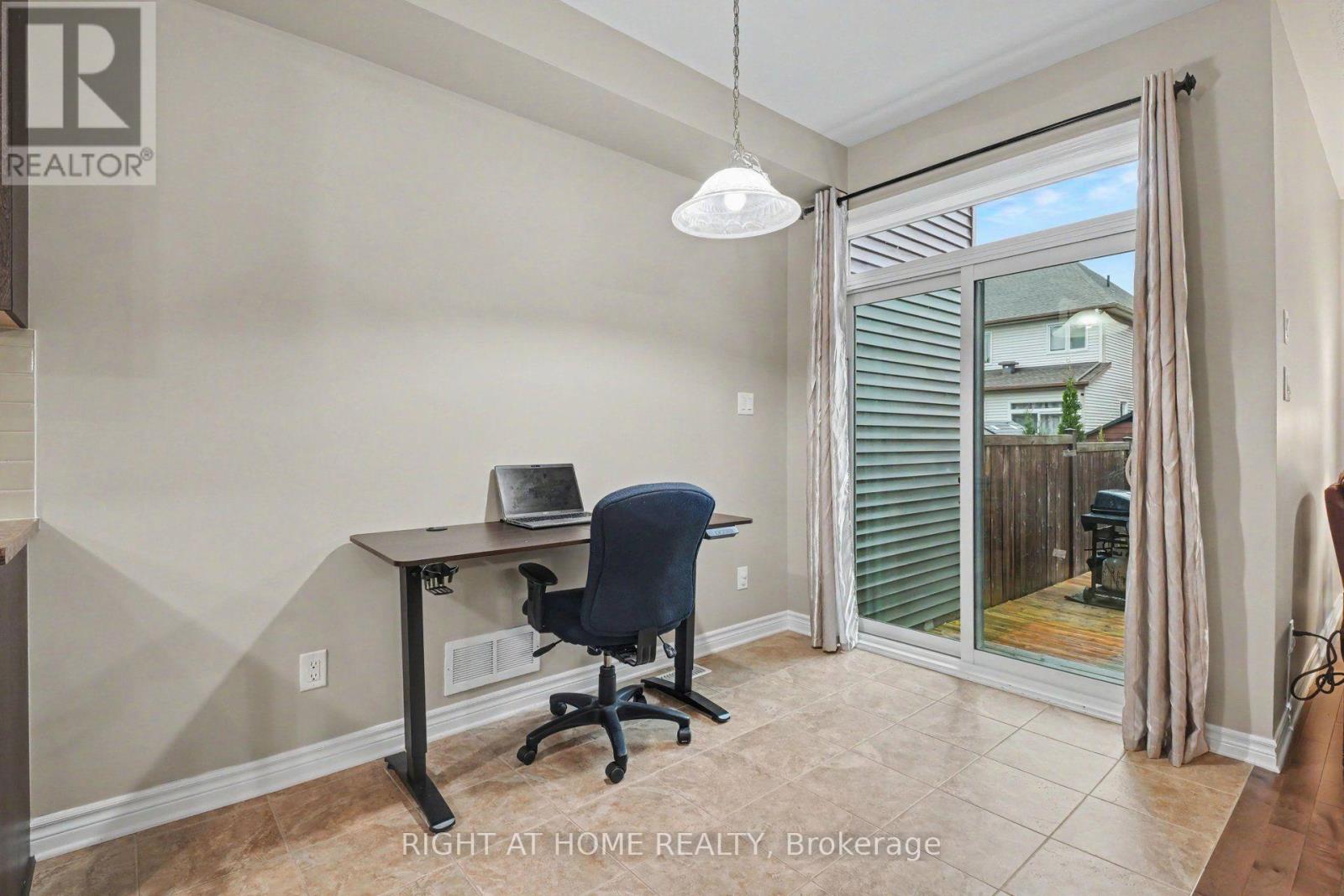 998 Bunchberry Way Property Photo 13