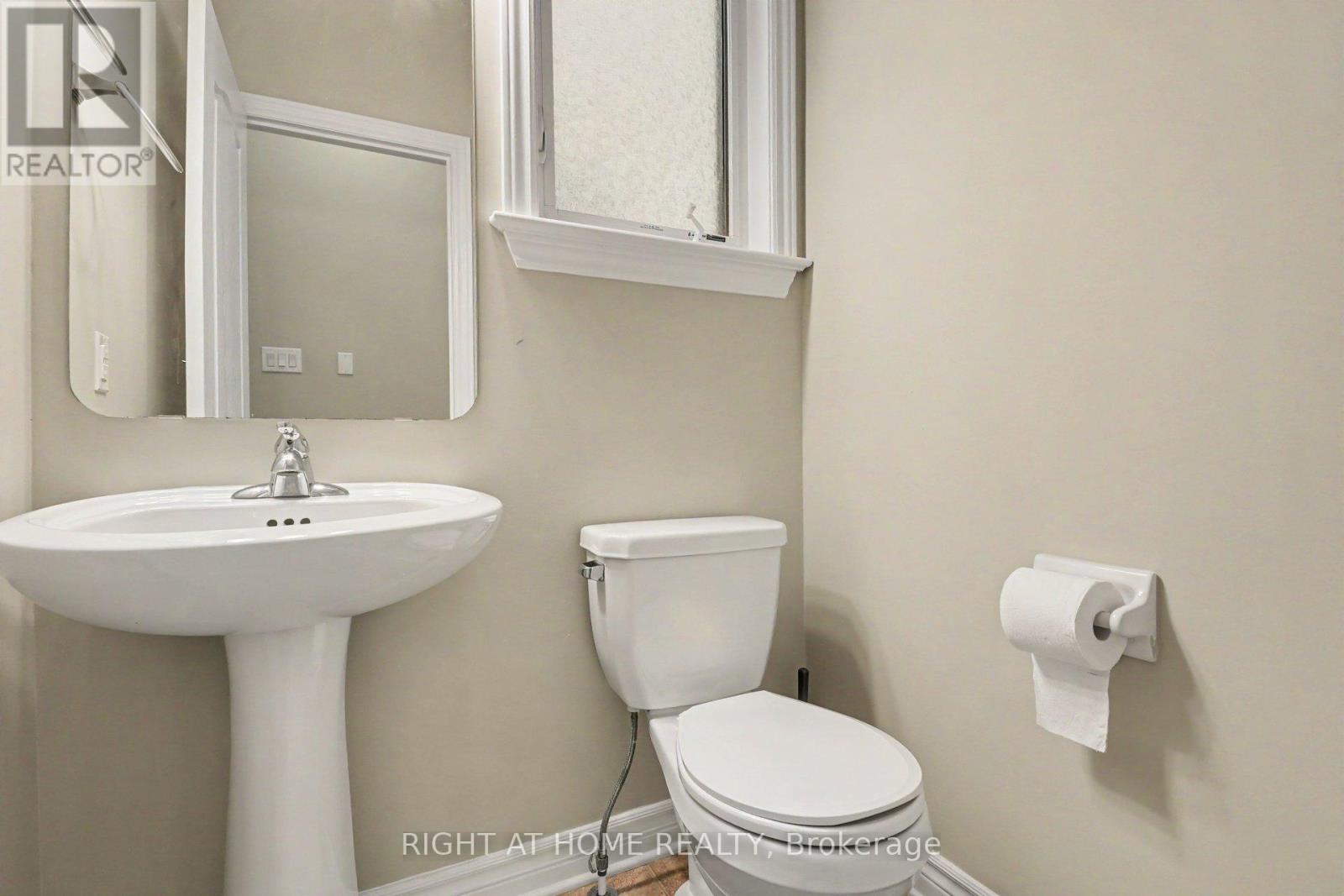 998 Bunchberry Way Property Photo 14