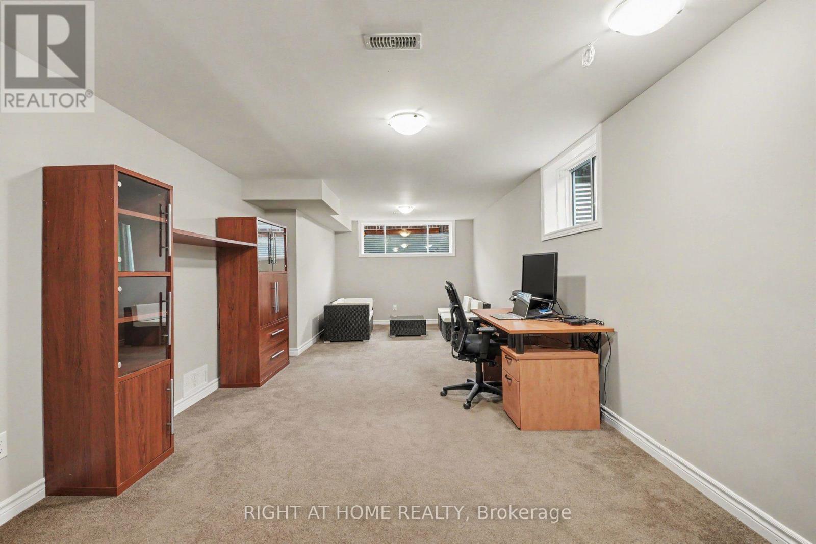 998 Bunchberry Way Property Photo 25