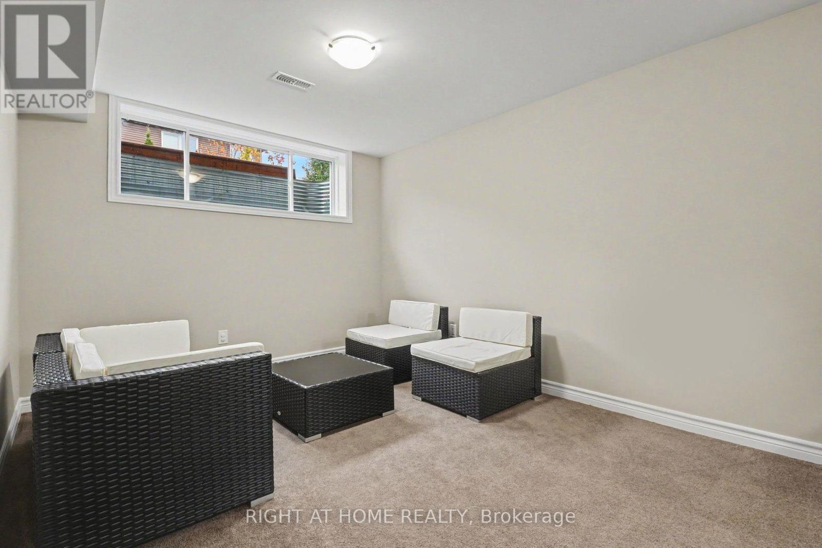 998 Bunchberry Way Property Photo 27