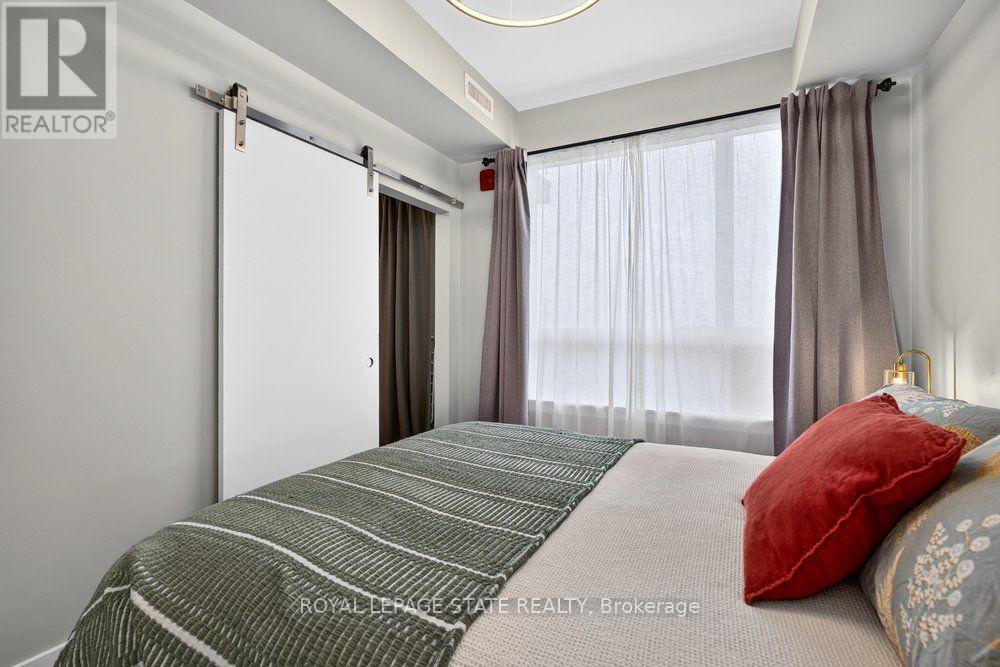 511 - 10 Esplanade Lane Property Photo 4