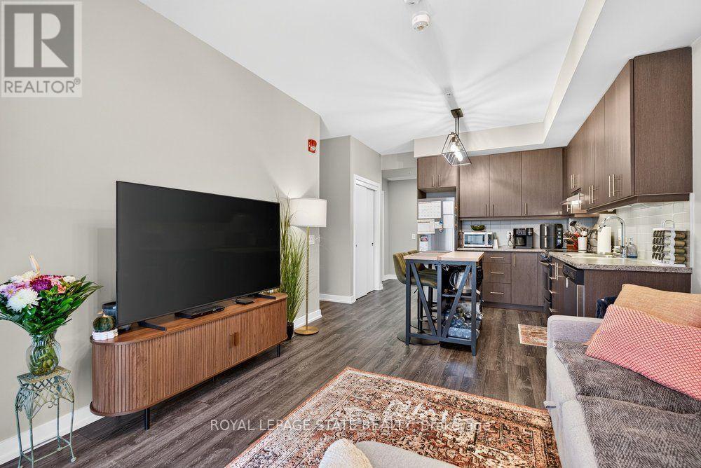 511 - 10 Esplanade Lane Property Photo 13