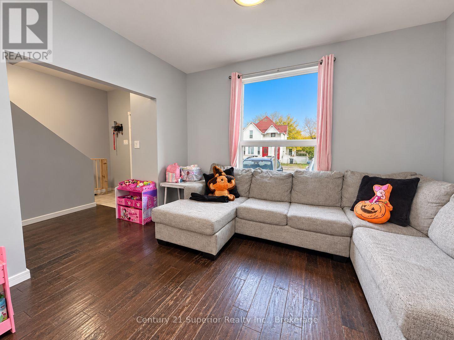 128 Bethune Street Property Photo 6