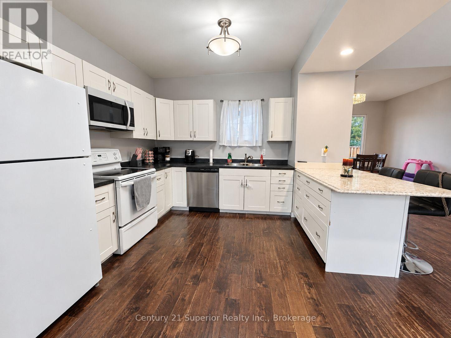 128 Bethune Street Property Photo 9