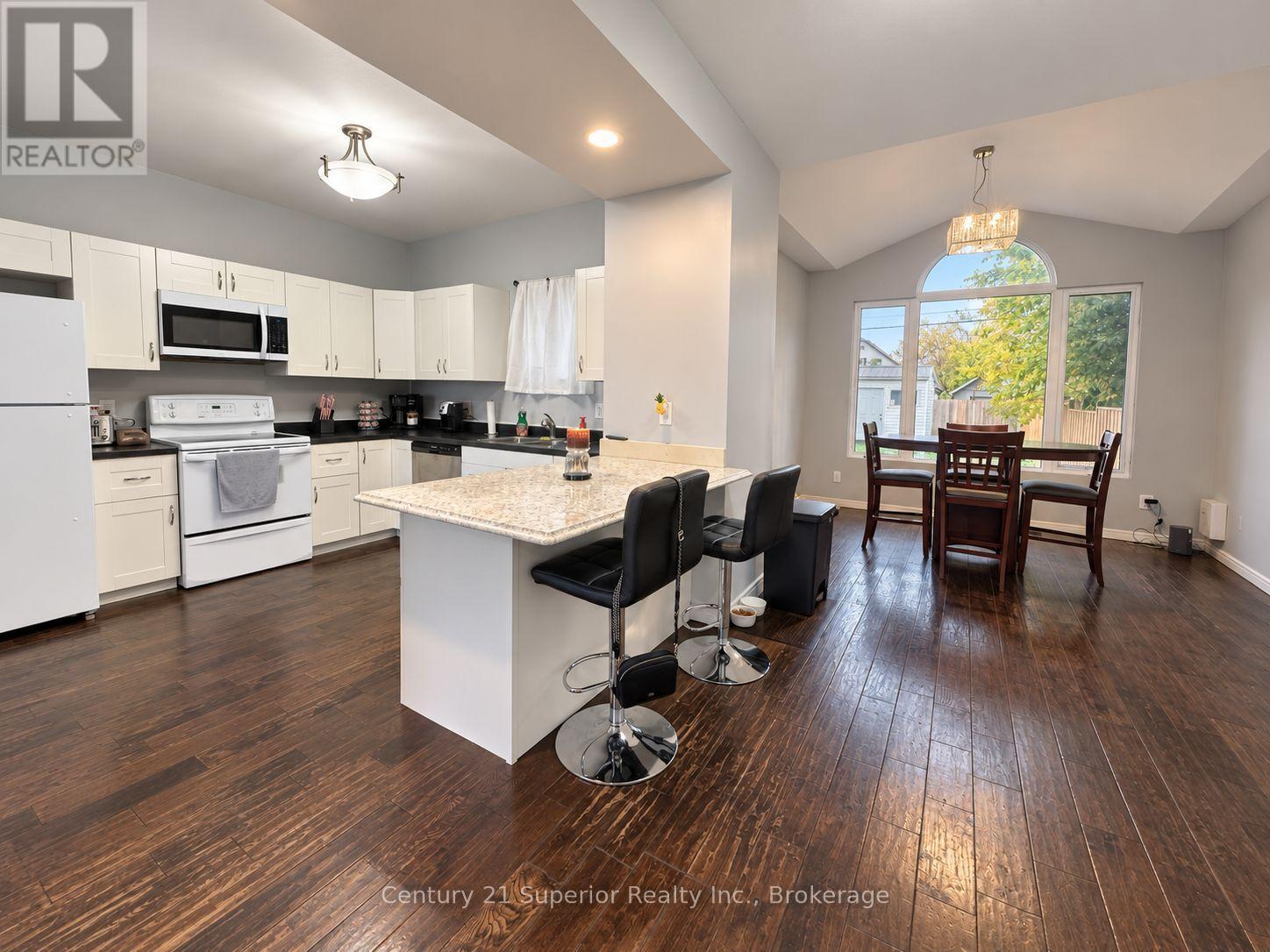128 Bethune Street Property Photo 11