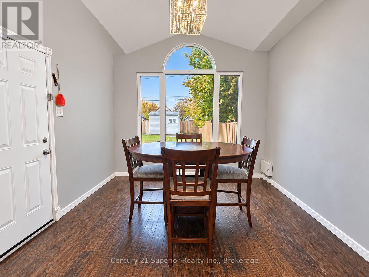 128 Bethune Street Property Photo 12