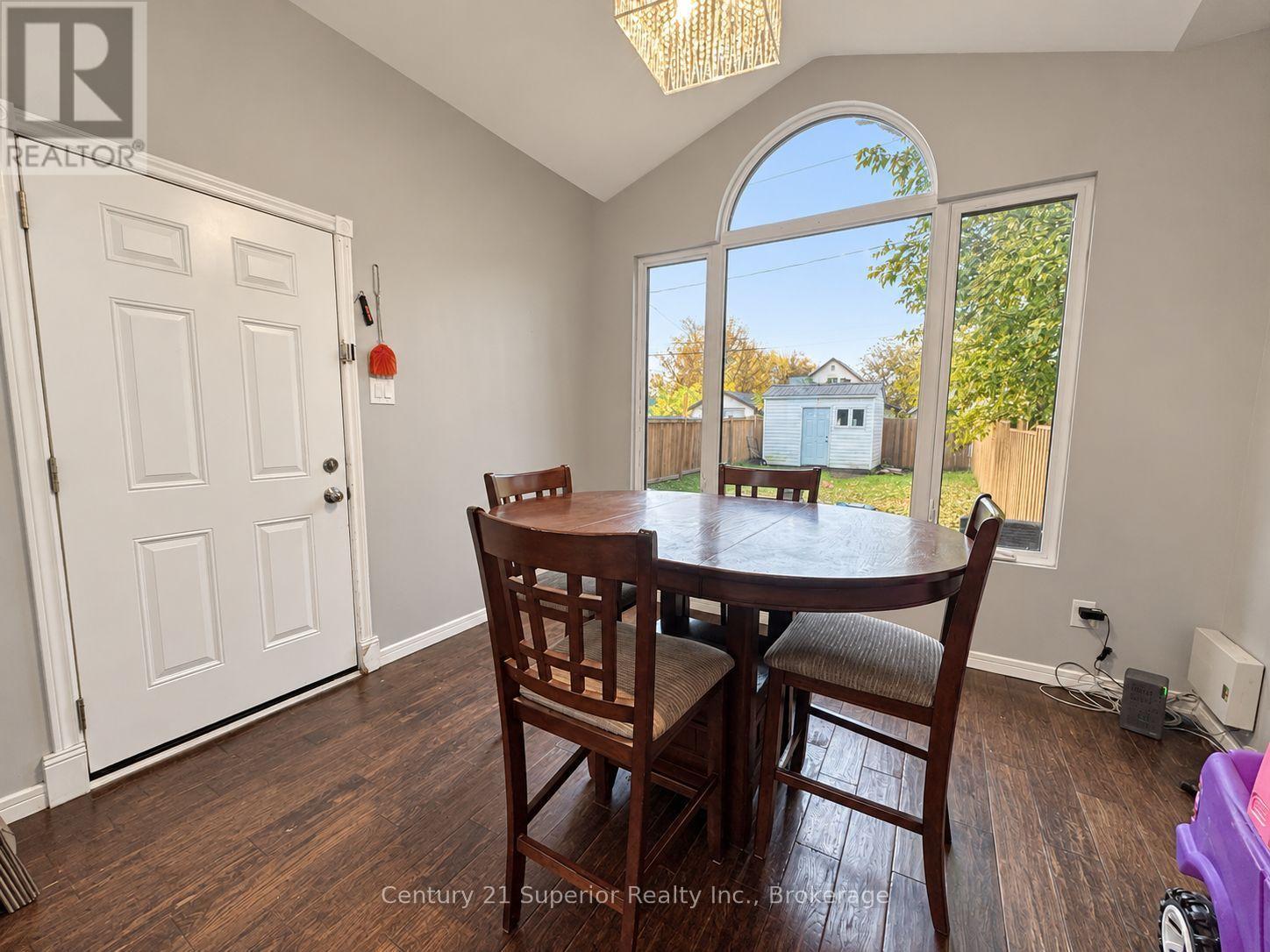 128 Bethune Street Property Photo 13