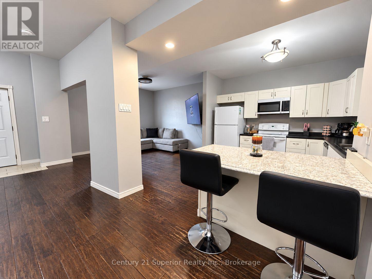 128 Bethune Street Property Photo 14