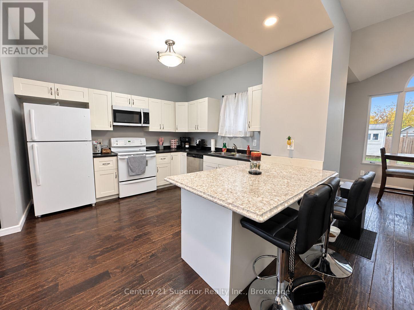 128 Bethune Street Property Photo 15