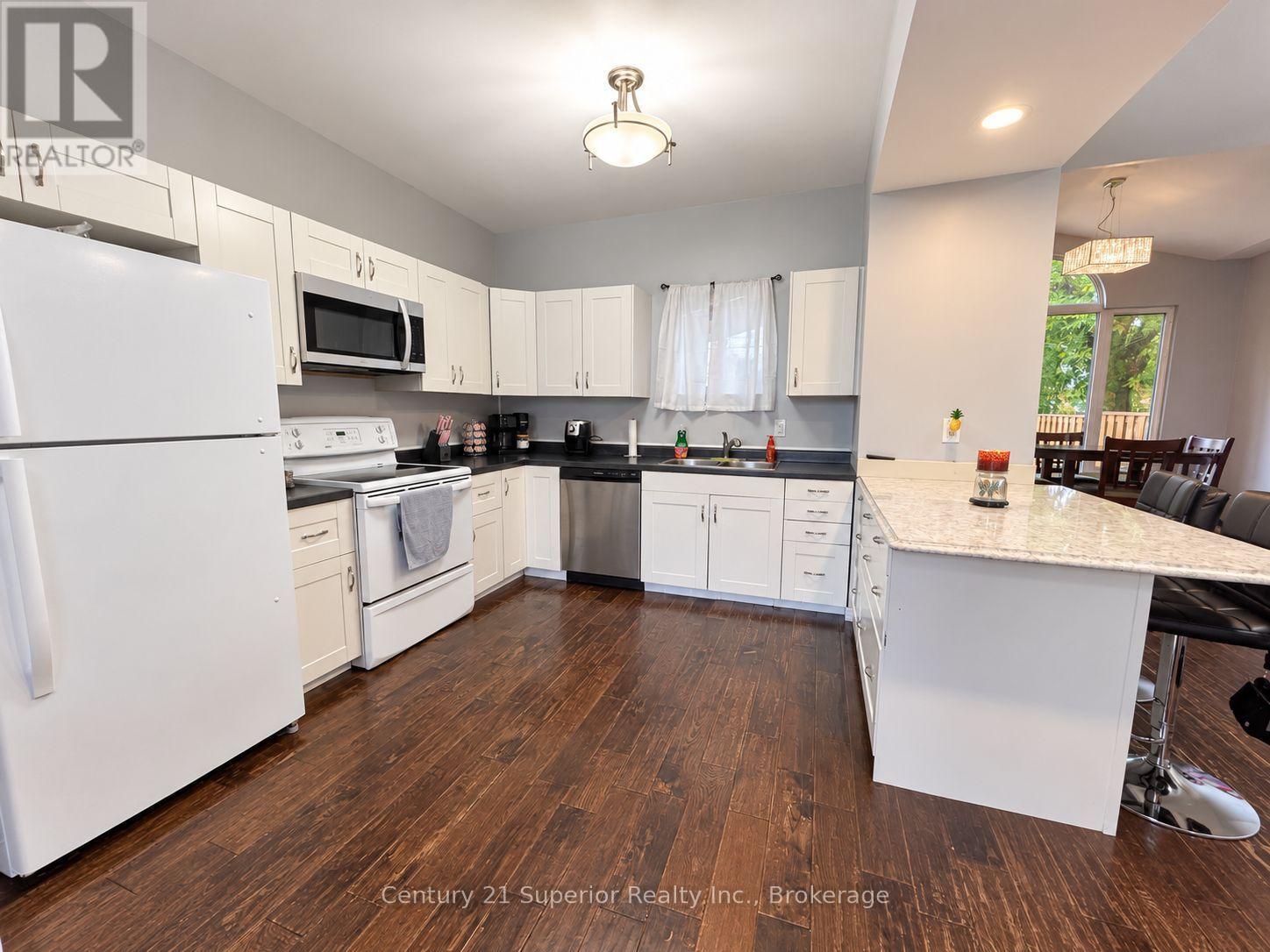 128 Bethune Street Property Photo 16