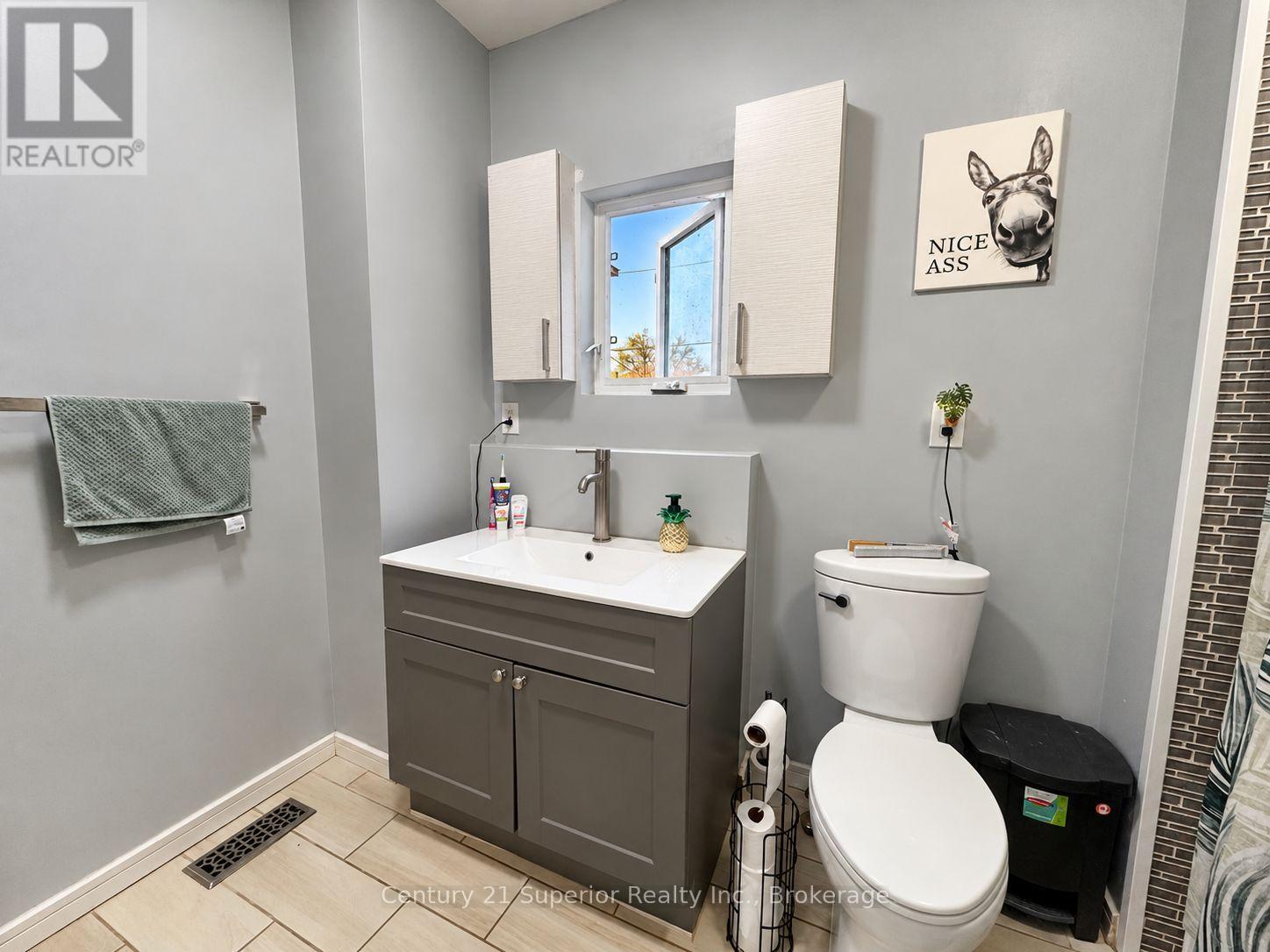 128 Bethune Street Property Photo 28